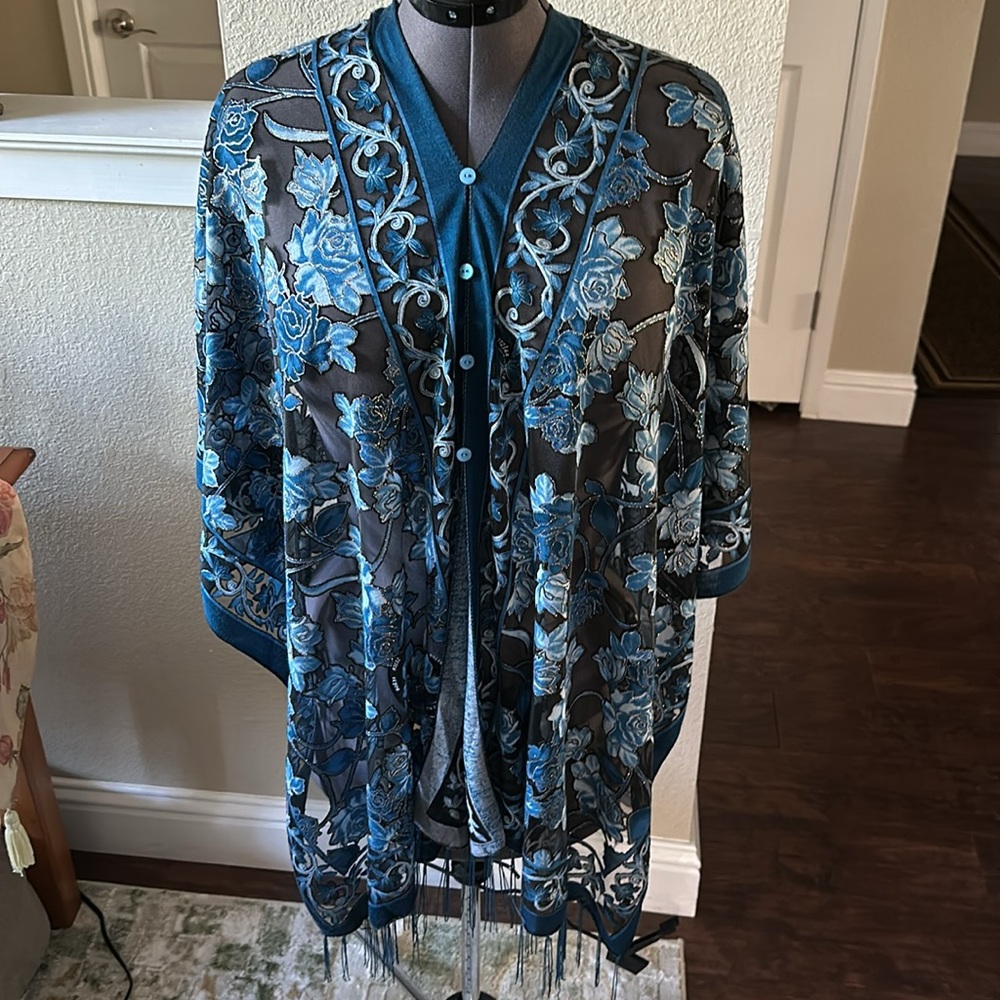 NWOT.   Beautiful hand sewn shawl   Med size